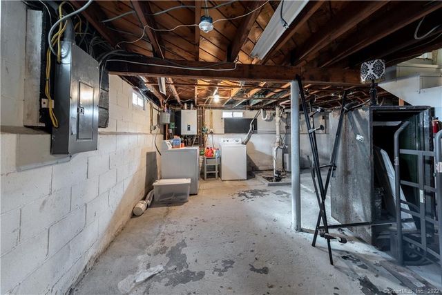 25 Myron Avenue, Bridgeport, CT 06606