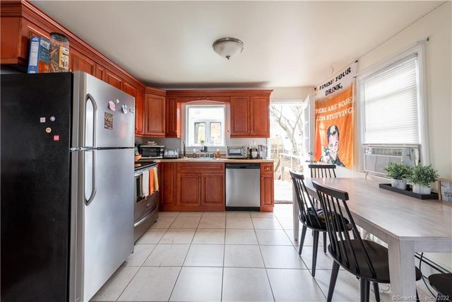 25 Myron Avenue, Bridgeport, CT 06606