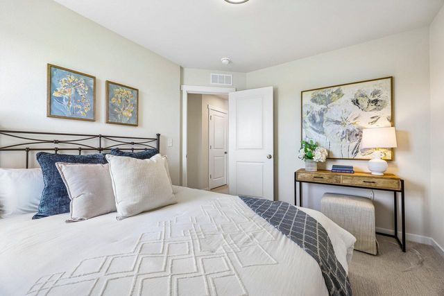 9901 N Migratory LANE, Mequon, WI 53097