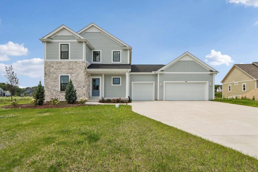 9901 N Migratory LANE, Mequon, WI 53097