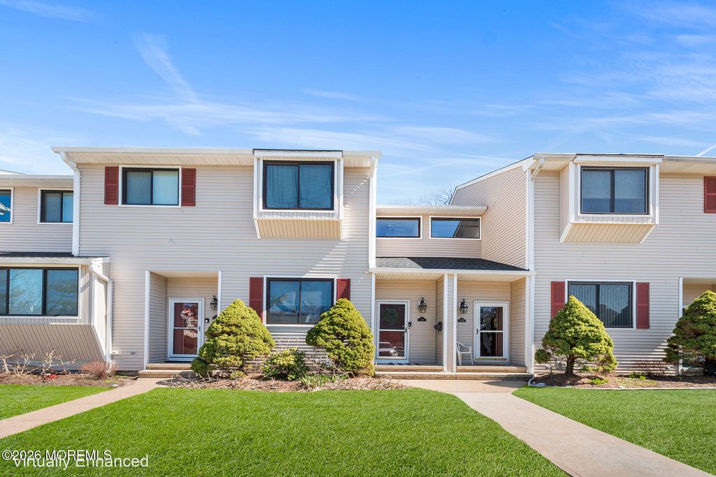 134 Clubhouse Drive, Middletown, NJ 07748