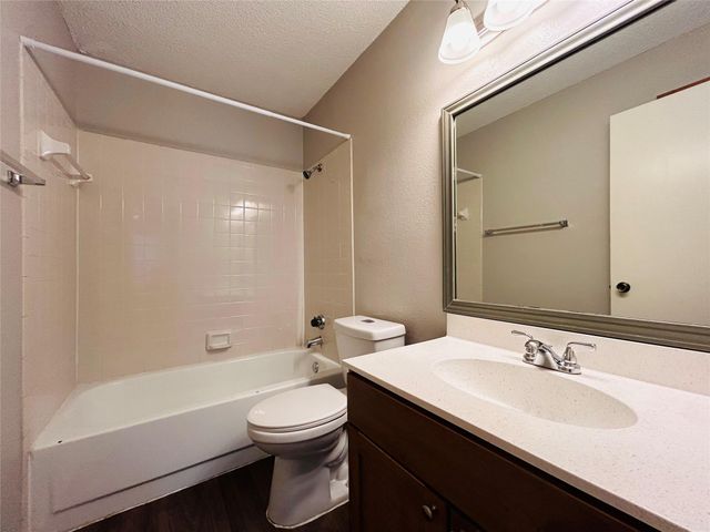 8905 Schick RD D, Austin, TX 78729