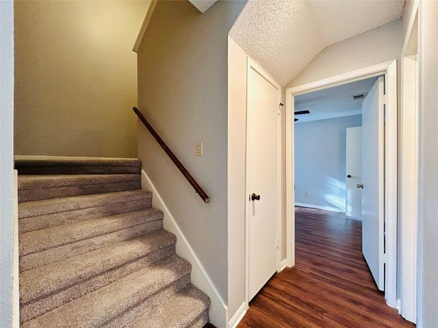 8905 Schick RD D, Austin, TX 78729