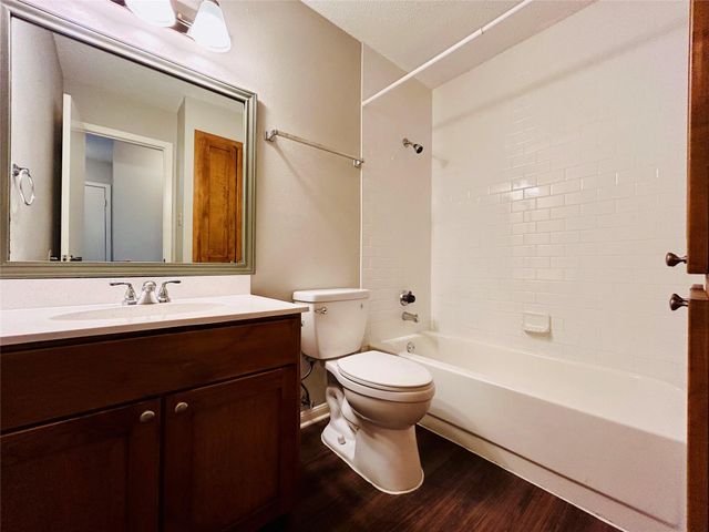 8905 Schick RD D, Austin, TX 78729