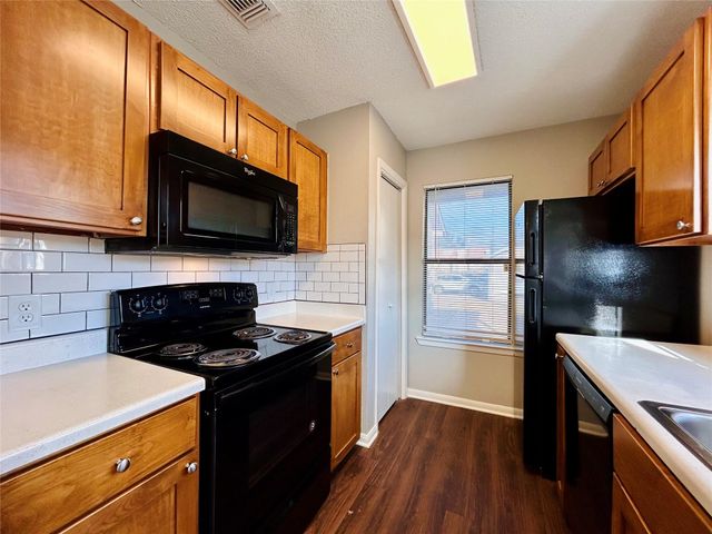 8905 Schick RD D, Austin, TX 78729