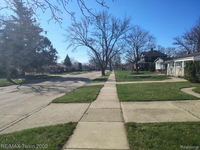 24523 Hayes Avenue, Eastpointe, MI 48021