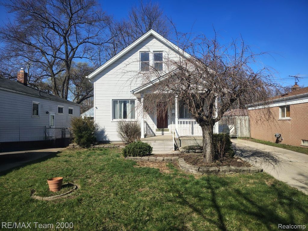 24523 Hayes Avenue, Eastpointe, MI 48021