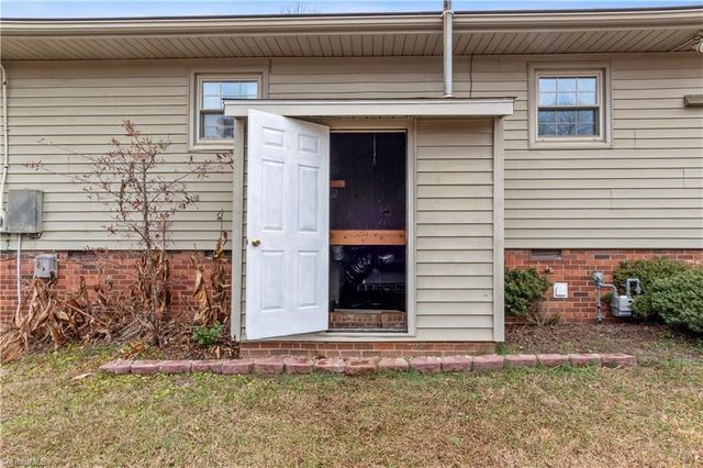 4030 Menfreya Court, Winston-salem, NC 27105