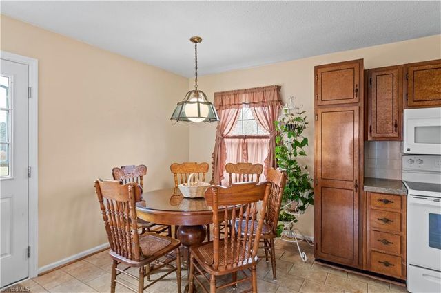 4030 Menfreya Court, Winston-salem, NC 27105