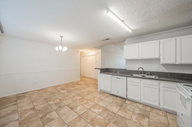 808 Blessing Creek Drive, Euless, TX 76039