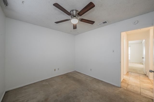 808 Blessing Creek Drive, Euless, TX 76039