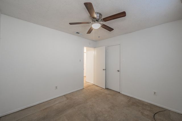 808 Blessing Creek Drive, Euless, TX 76039