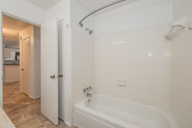 808 Blessing Creek Drive, Euless, TX 76039