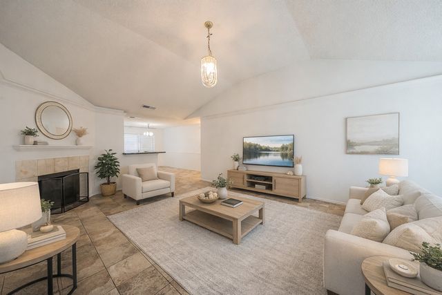 808 Blessing Creek Drive, Euless, TX 76039