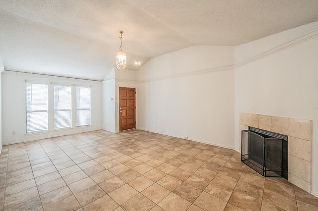 808 Blessing Creek Drive, Euless, TX 76039