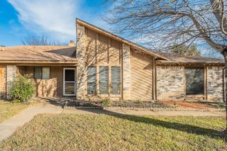 808 Blessing Creek Drive, Euless, TX 76039