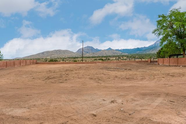 12519 ELENA Drive NE, Albuquerque, NM 87122