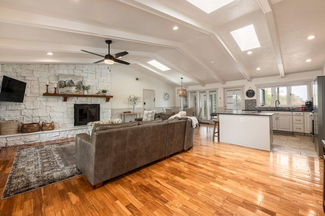 12519 ELENA Drive NE, Albuquerque, NM 87122