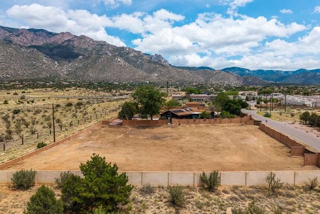 12519 ELENA Drive NE, Albuquerque, NM 87122