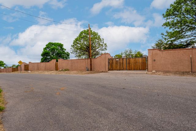 12519 ELENA Drive NE, Albuquerque, NM 87122