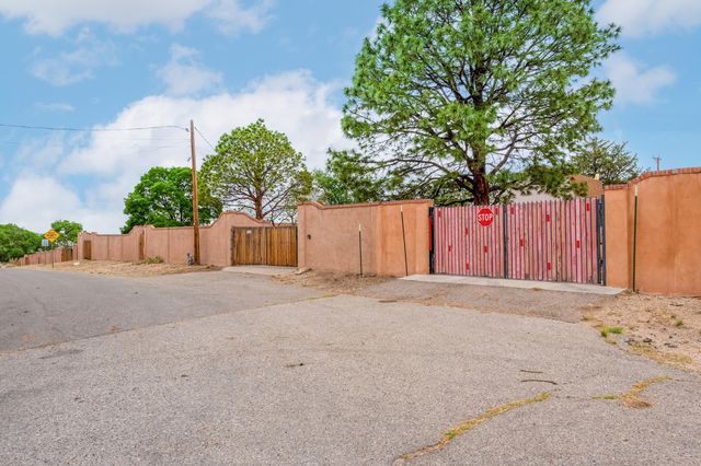 12519 ELENA Drive NE, Albuquerque, NM 87122