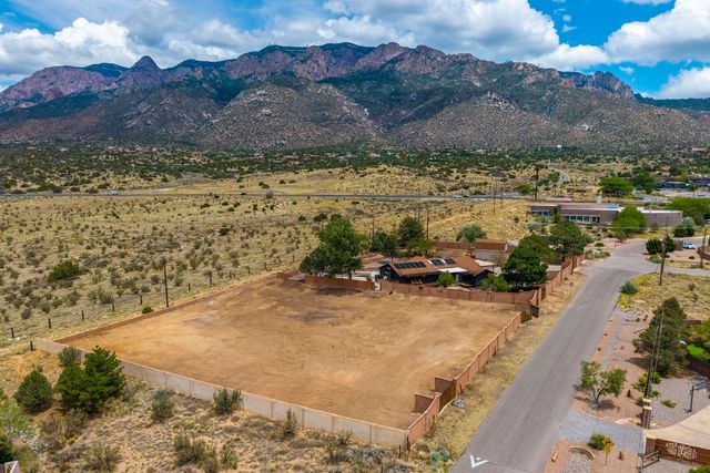 12519 ELENA Drive NE, Albuquerque, NM 87122