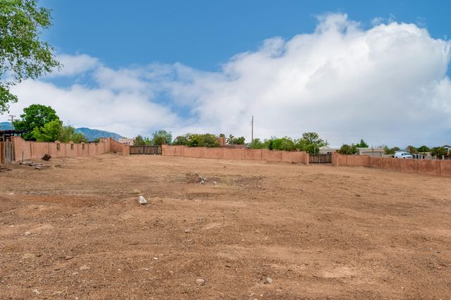 12519 ELENA Drive NE, Albuquerque, NM 87122