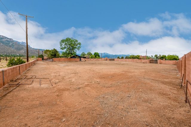 12519 ELENA Drive NE, Albuquerque, NM 87122