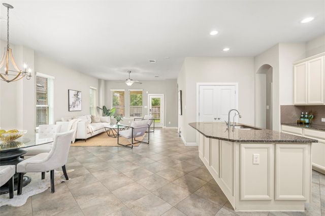143 Castlegate Lane, Houston, TX 77065