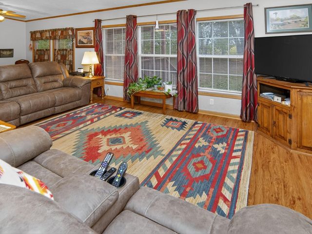 1170 Darrel Avenue, Glen Rose, TX 76043