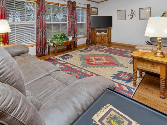 1170 Darrel Avenue, Glen Rose, TX 76043