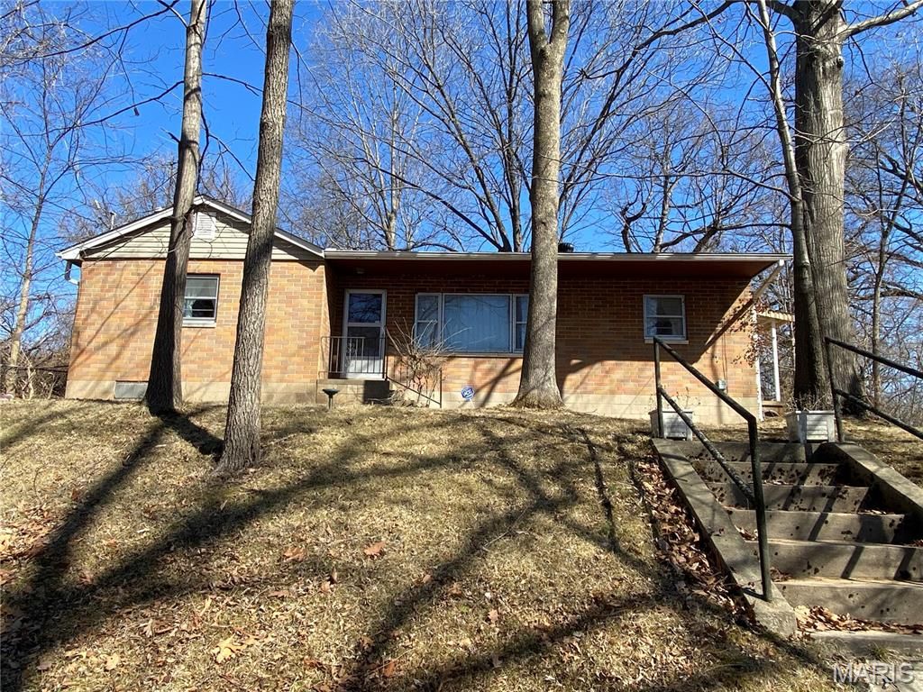371 Adrian Drive, St Louis, MO 63137