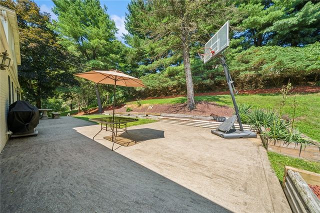 610 Cooper Rd, Monroeville, PA 15146