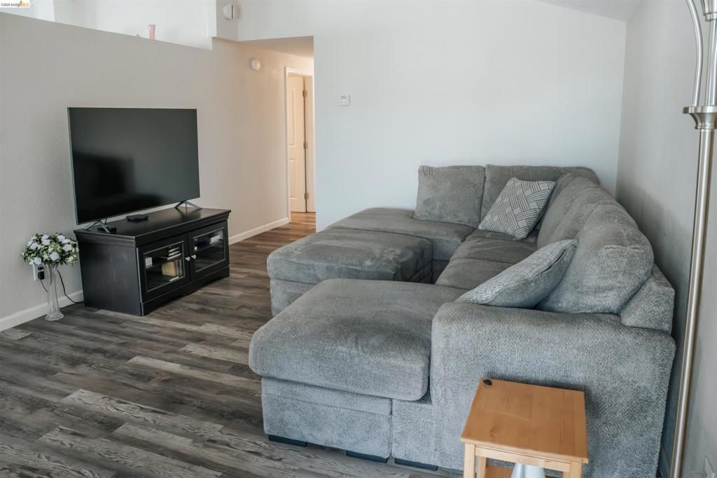 Image 15 of property listing at 1909 Strasbourg Ln, Antioch, CA 94509