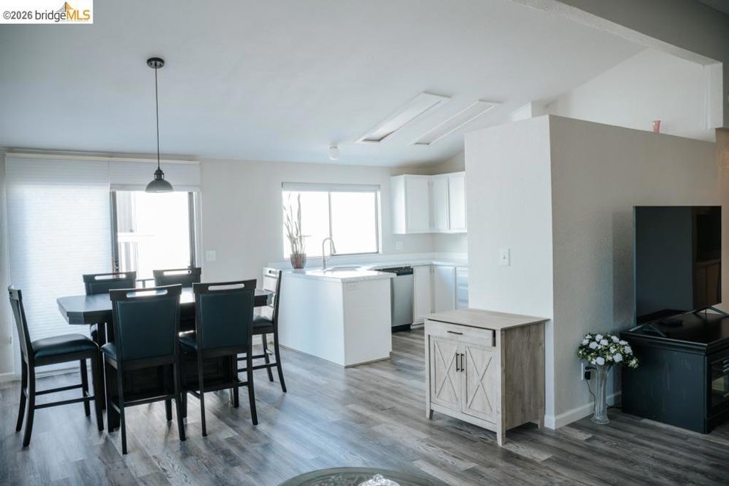 Image 2 of property listing at 1909 Strasbourg Ln, Antioch, CA 94509