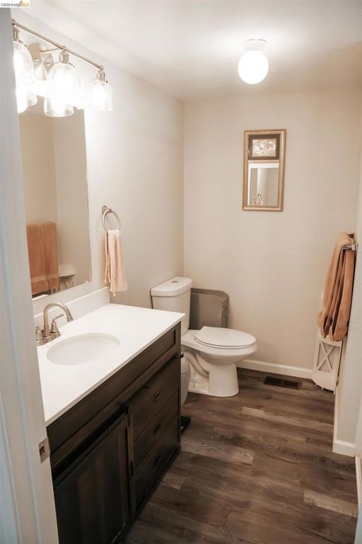 Image 21 of property listing at 1909 Strasbourg Ln, Antioch, CA 94509