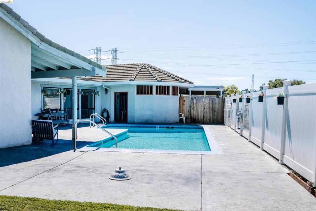 Image 30 of property listing at 1909 Strasbourg Ln, Antioch, CA 94509