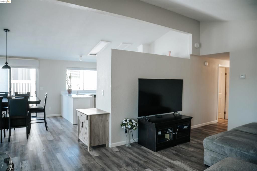 Image 9 of property listing at 1909 Strasbourg Ln, Antioch, CA 94509