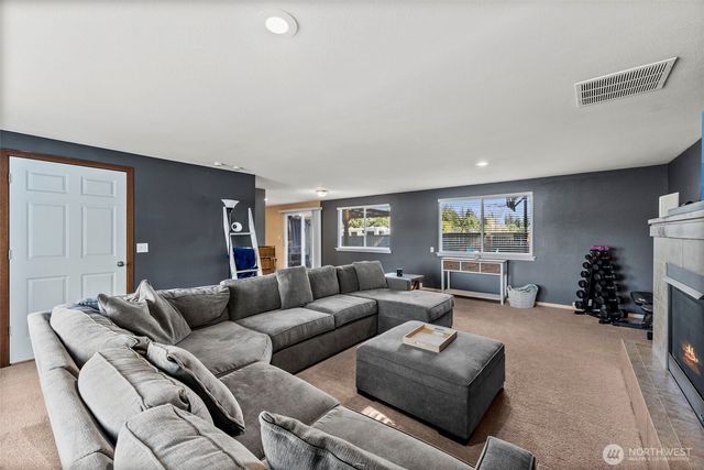 8903 128th Street E, Puyallup, WA 98373