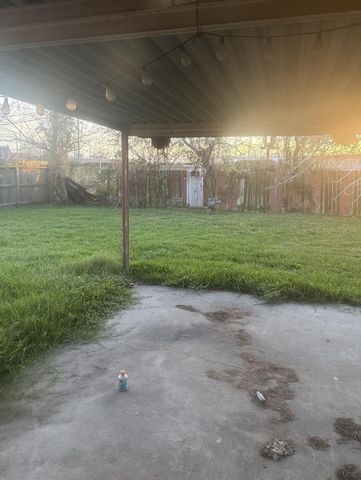 305 N Linden Drive N, Texas City, TX 77591