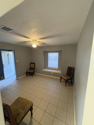 305 N Linden Drive N, Texas City, TX 77591