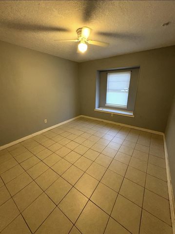 305 N Linden Drive N, Texas City, TX 77591