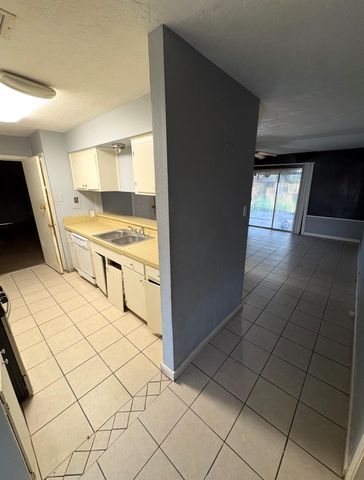 305 N Linden Drive N, Texas City, TX 77591