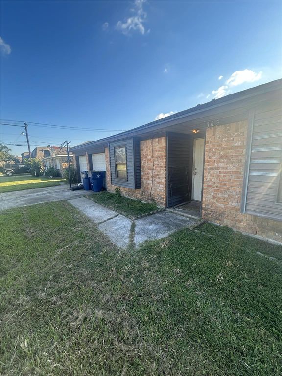 305 N Linden Drive N, Texas City, TX 77591
