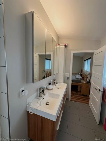 42168 LAKELAND, Plymouth Charter Township, MI 48170