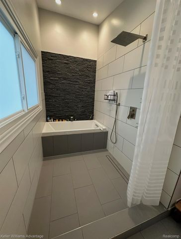 42168 LAKELAND, Plymouth Charter Township, MI 48170