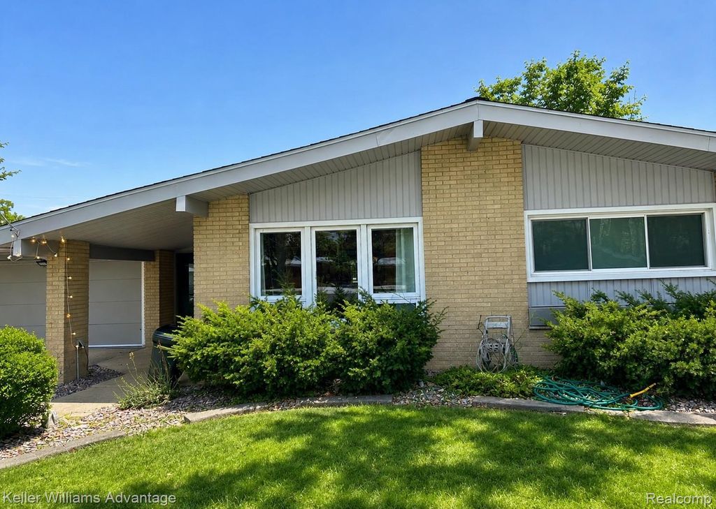 42168 LAKELAND, Plymouth Charter Township, MI 48170