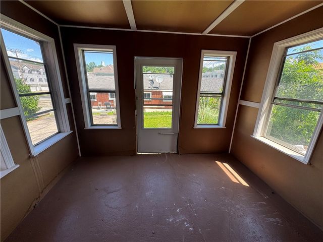516 3rd St, California, PA 15419