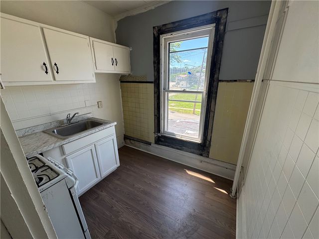 516 3rd St, California, PA 15419
