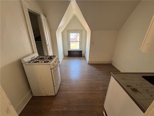 516 3rd St, California, PA 15419